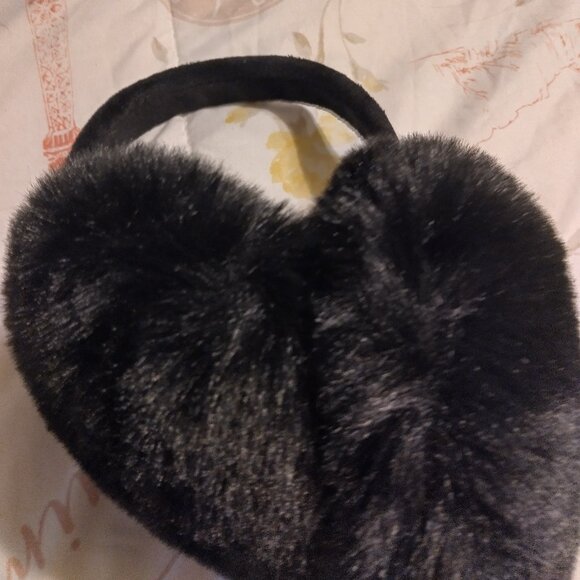 NICE warm never used earmuffs - Picture 1 of 3